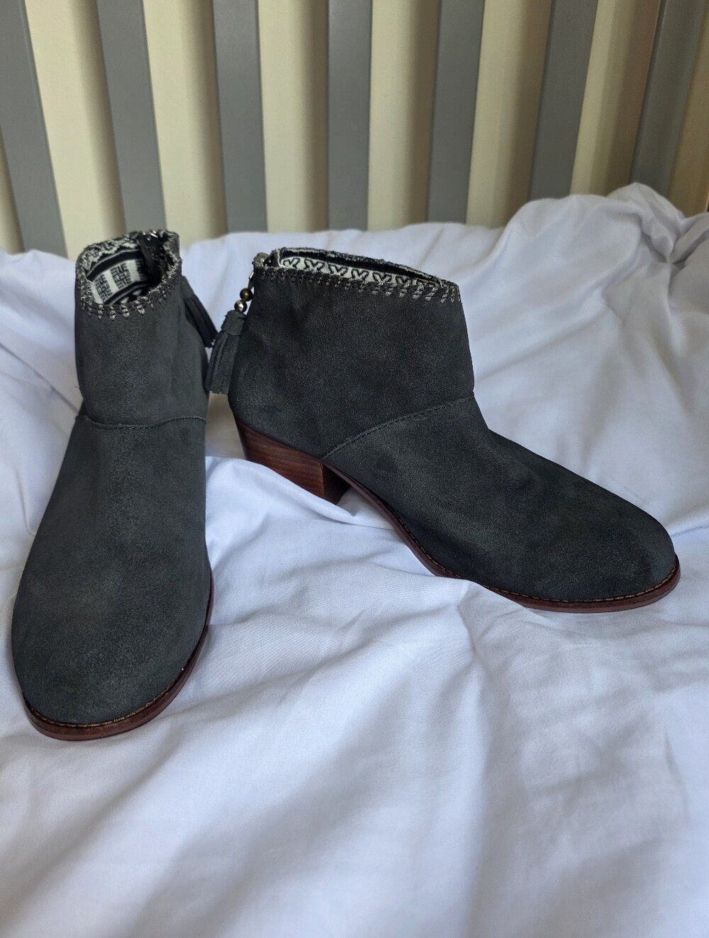 Toms Suede Ankle Booties in Charcoal Gray With Woven Design Womens Size 10